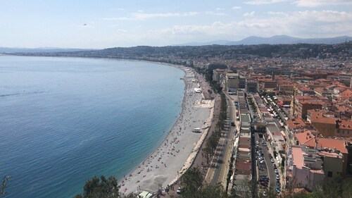 Provencen talo ilmastoitu, oma uima-allas lähellä merta.