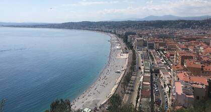 Provencen talo ilmastoitu, oma uima-allas lähellä merta.