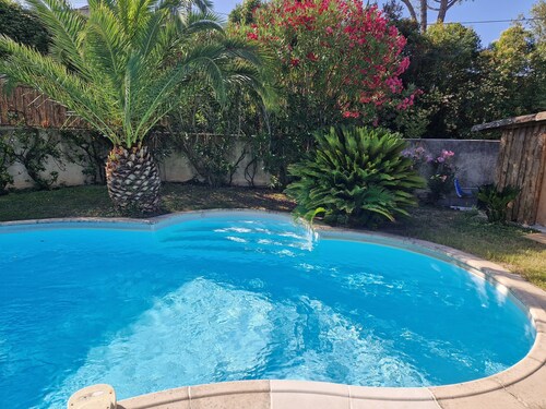 Single-storey, air-conditioned house with private pool.  