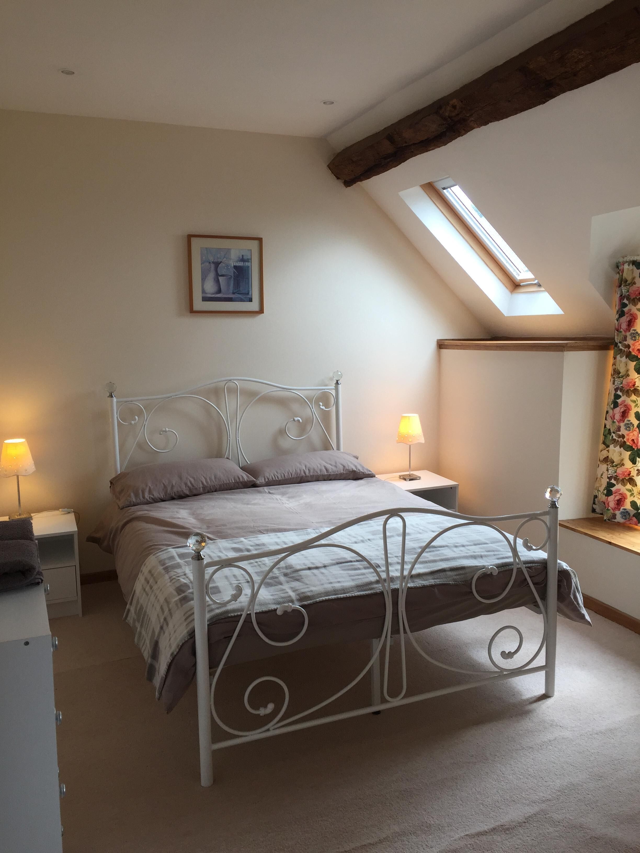 3 chambres, bureau, fer et planche à repasser, lit parapluie