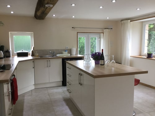 4 bed/bath farmhouse,grand garden, pool, BBQ, Normandy,Brittany, Pays de Loire 