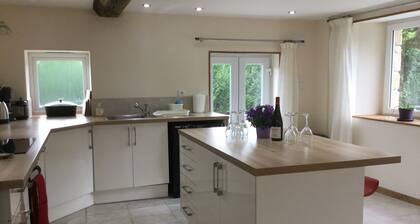 4 bed/bath farmhouse,grand garden, pool, BBQ, Normandy,Brittany, Pays de Loire