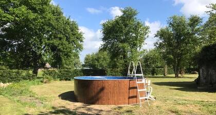 4 bed/bath farmhouse,grand garden, pool, BBQ, Normandy,Brittany, Pays de Loire