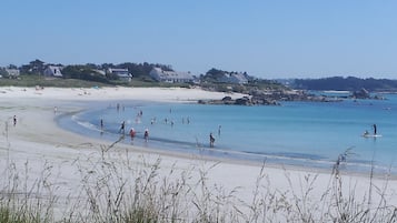 Ranta lÀhistöllÀ, aurinkotuoleja