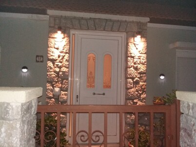 Anastasia's garden house, cozy house with garden 1 km fom the beach.