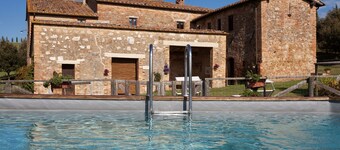 INDEPENDENT VILLA WITH POOL IN THE HEART OF TUSCANY