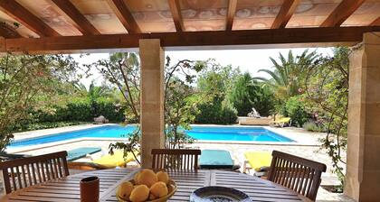 Can Blanc 018 maison de campagne rustique avec piscine privée, climatisation, terrasse et barbecue