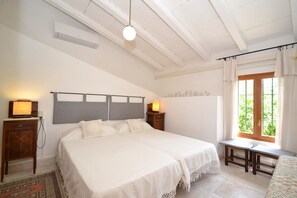 3 bedrooms, iron/ironing board, travel crib, free WiFi