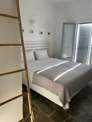 2 bedrooms, iron/ironing board, travel cot, free WiFi