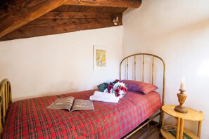 2 habitaciones, tabla de planchar con plancha, wifi y ropa de cama 