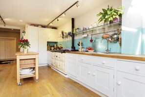 Réfrigérateur, four, plaque de cuisson, lave-vaisselle