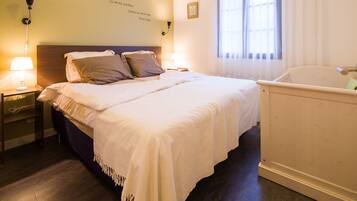 1 chambre, fer et planche Ă repasser, Wi-Fi gratuit, draps fournis