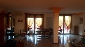 Interior - Venice! 15 'by train. Lido, Chioggia, Padua, Treviso, Verona-Wi-Fi free.  (Camponogara)