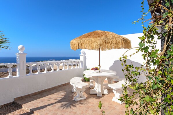 Outdoor dining - 3 bedroom villa with private pool near the beach, overlooking the sea. (Puerto del Carmen)