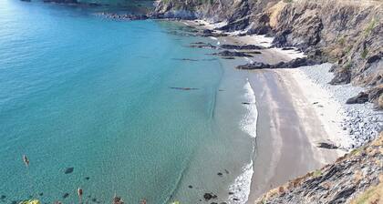 Escape To This Hidden Gem & Relax In Tranquility - Beaches & Coastal Path Nearby