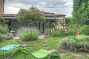 Terrace/patio - Apartment/house in a Tuscan stonehouse with private swimming pool and garden (Cortona)
