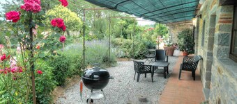 Apartment/house in a Tuscan stonehouse with private swimming pool and garden