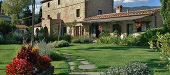 Apartment/house in a Tuscan stonehouse with  private  swimming pool and garden