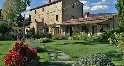 Apartment/house in a Tuscan stonehouse with private swimming pool and garden