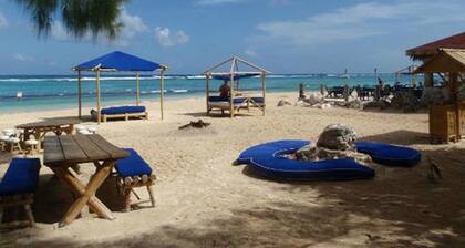 Cozy Cottage, 5 minutes walk to beach, beautiful garden perfect relaxation spot