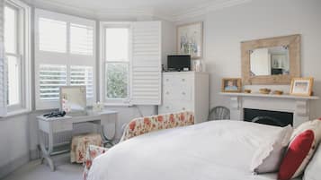 2 bedrooms, desk, iron/ironing board, travel cot