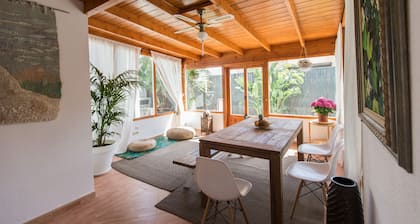 Bonita casa con pequeña piscina ideal para familias con niños.