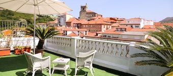 LUXURIOUS PENTHOUSE IN THE CENTER OF LAREDO, 3 minBEYBEACH, MOUNTAIN VIEWS AND FREE PARKING