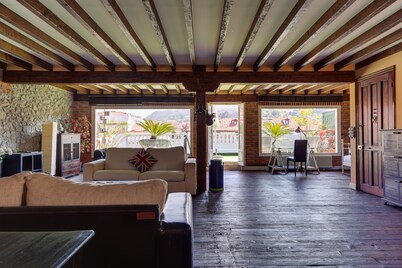 LUXURIOUS PENTHOUSE IN THE CENTER OF LAREDO, 3 minBEYBEACH, MOUNTAIN VIEWS AND FREE PARKING