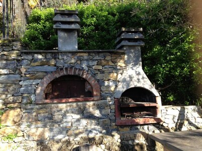 House with garden overlooking the sea