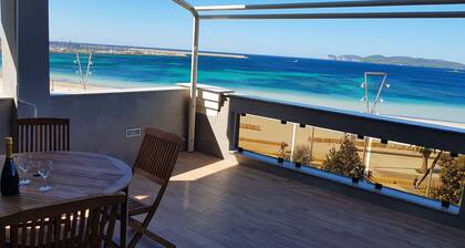 Prestigious penthouse by the sea with breathtaking panoramic views