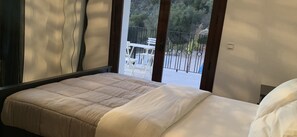 4 slaapkamers, een strijkplank/strijkijzer, wifi, beddengoed