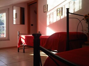 4 makuuhuonetta, silitysrauta/-lauta, Wi-Fi, vuodevaatteet