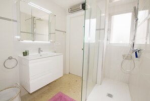 Shower, towels
