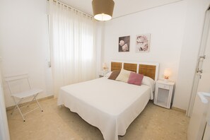 2 chambres, fer et planche à repasser, Wi-Fi, draps fournis