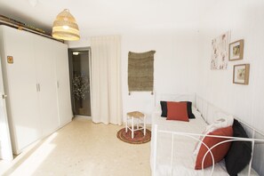 2 slaapkamers, een strijkplank/strijkijzer, wifi, beddengoed