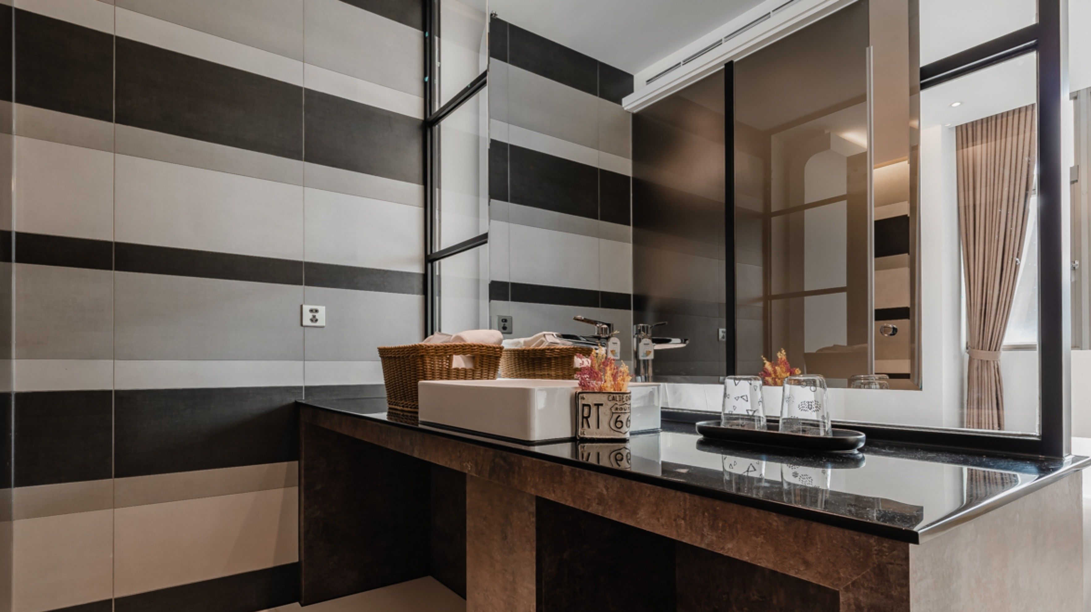 business double room, 1 king bed, jetted tub (kindly contact hotel if extra bed is required) | premium bedding, pillow-top beds, in-room safe, individually decorated