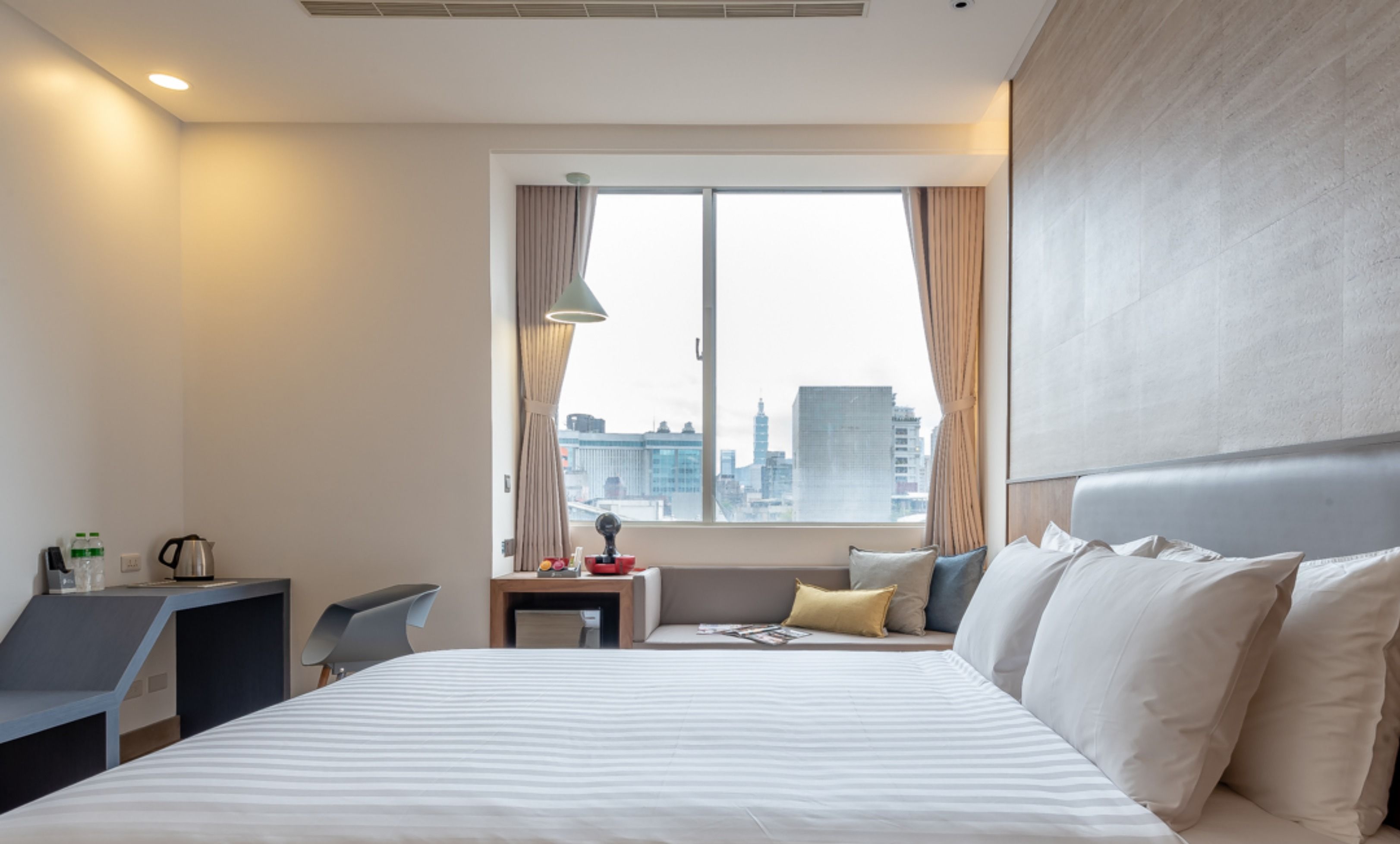 deluxe double room, 1 king bed, jetted tub  (kindly contact hotel if extra bed is required)	 | premium bedding, pillow-top beds, in-room safe, individually decorated