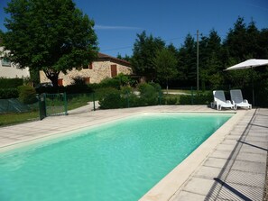 Pool - Noisette rental for couples, peaceful, pool, near lake, chateaux, caves, market. (Angoisse)