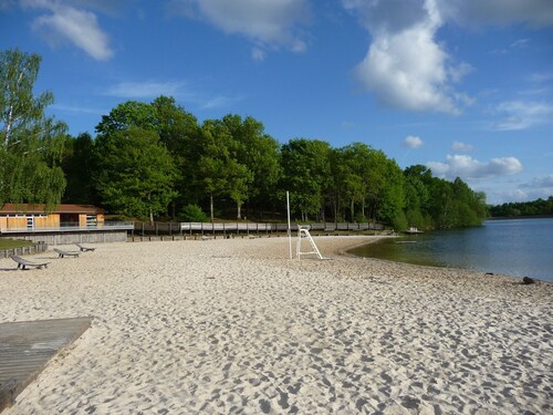 Noisette rental for couples, peaceful, pool, near lake, chateaux, caves, market.