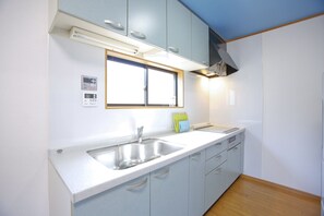 冰箱、微波炉、炉灶、洗碗机