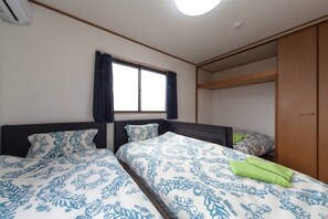 3 bedrooms, in-room safe, iron/ironing board, travel crib