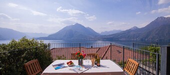 Vista d'Oro Ulivo Apt. 4, Perledo, Italy