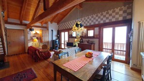 Dining - The House of light: nature end relax in the village of old times (Nus)