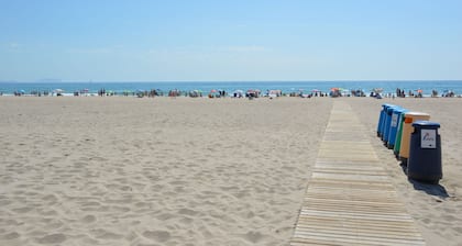 ATICO PENTHOUSE CON GRAN TERRAZA, VISTAS AL MAR ,A UN PASO DE LA PLAYA Y WIFI