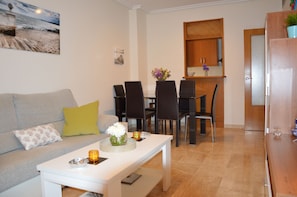 Smart TV, DVD player, books, stereo - PENTHOUSE WITH LARGE TERRACE, SEA VIEWS, ONE STEP FROM THE BEACH AND WIFI (Campello)