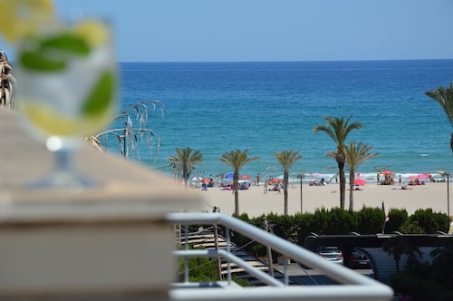  PENTHOUSE WITH LARGE TERRACE, SEA VIEWS, ONE STEP FROM THE BEACH AND WIFI