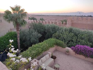 Property grounds - In Medina, near the battlements. Palais des Sables with heated pool, staff, and garden (Taroudant)