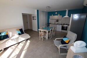 TV, fireplace, DVD player - Les Gîtes du Passolis, gite "TERRA" 4 people Label 3 keys Vacances (Montséret)