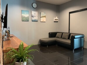 Flat-screen TV - Your house accommodation (Krabi)