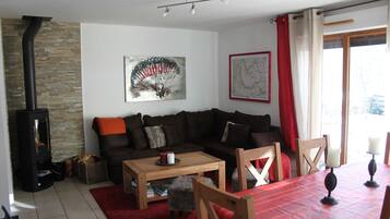 TV connectée, livres, chaßne hi-fi, espaces bureaux